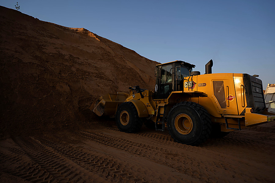 Loader on the stockpile