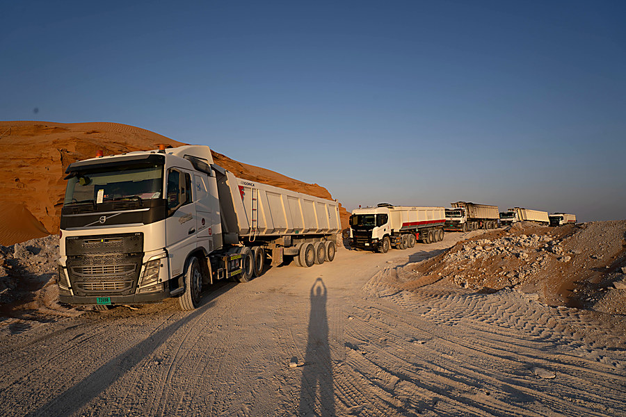 Loaded tipper on the dune track